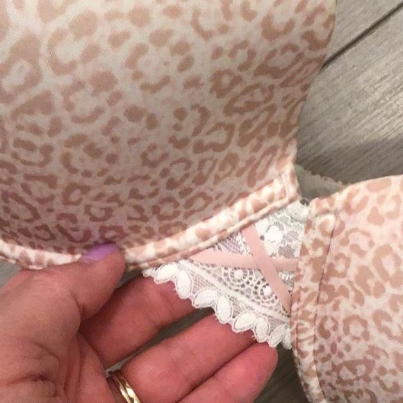 Like New Maidenform Padded Push Up - 40D - Picture 3 of 9